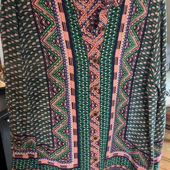 Dress. Geometric design. Shirt-style collar. Long sleeve with buttoned cuffs. - Picture 8 of 8